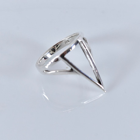 RING, silver. på auktion hos Halmstads Auktionskammare