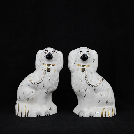 FIGURINER, s.k. "Spishundar", ett par, porslin, etikettmärkt, Beswick, England. på auktion hos Höganäs Auktionsverk