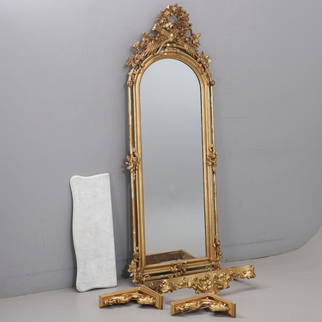 SPEGEL med KONSOLBORD, 2 delar, nyrokoko, 1800-tal. på auktion hos Växjö Auktionskammare