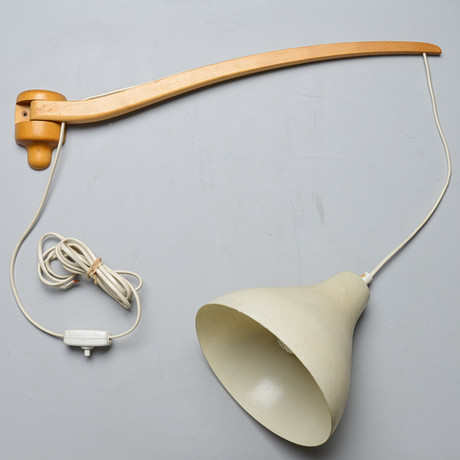 VÄGGLAMPA, glasfiber, 1950-tal. på auktion hos Formstad Auktioner