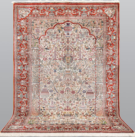 MATTA. Orientalisk silke ca 1.000.000 knutar / kvm, silkesvarp, 155 x 93 cm. på auktion hos Södermanlands Auktionsverk