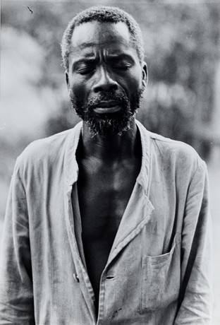 SUNE JONSSON. Gelatinsilverfotografi, Motiv från Kongo, 1960-tal. på auktion hos Norrlands Auktionsverk