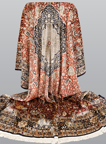MATTA. Orientalisk Silke ca 1.000.000 knutar / kvm, silkesvarp, 370 x 270 cm. på auktion hos Södermanlands Auktionsverk