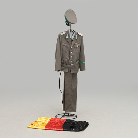 UNIFORM, Grenztruppen DDR. 1980-tal. Östtyskland. på auktion hos Crafoord Auktioner Malmö