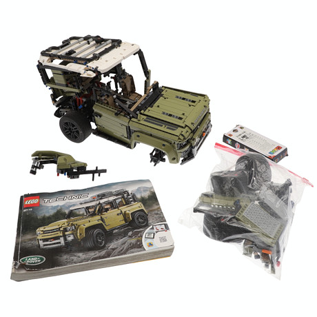 LEGO TECHNIC LAND ROVER DEFENDER 42110.