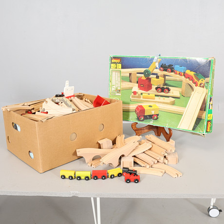 TÅGBANA främst BRIO samt IKEA. på auktion hos Höörs Auktionshall