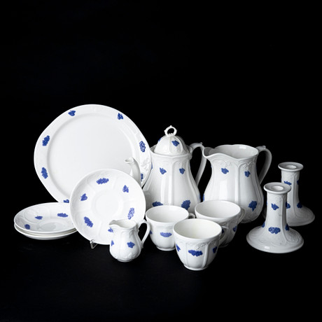 KAFFESERVIS, 9 delar, benporslin, "Blå Blom", Gustavsberg, några delar Gustavsberg. på auktion hos Auktionshuset Kolonn