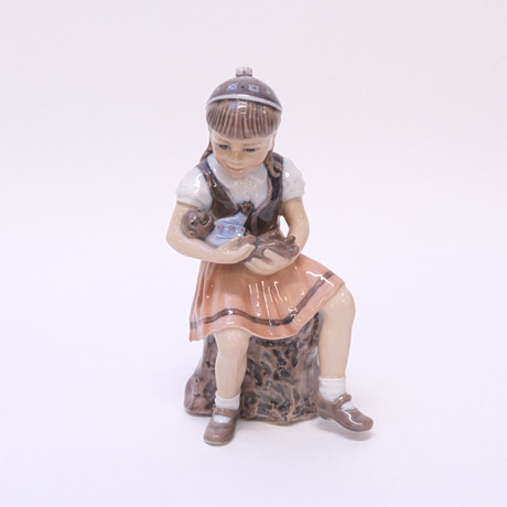 JENS PETER DAHL. FIGURIN, "LILLE PIGE BENTE", DAHL JENSEN. på auktion hos Björnssons Auktionskammare