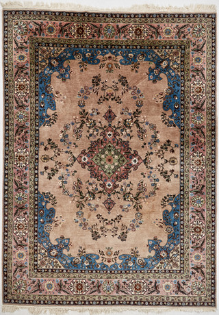 ORIENTMATTA, Persien, ca 408x294 cm. på auktion hos Stockholms Auktionsverk Magasin 5