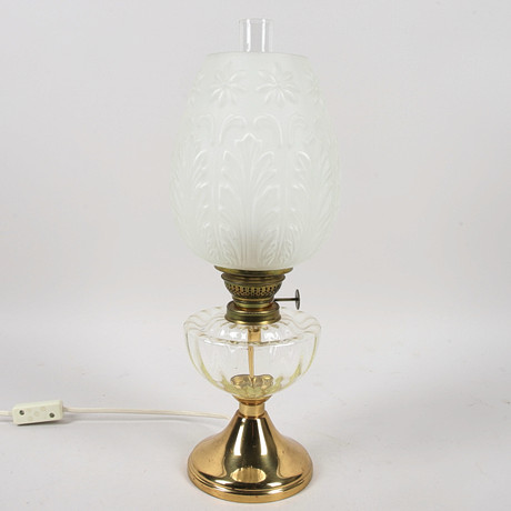 BORDSLAMPA, fotogenlampemodell, Karlskrona lampfabrik. på auktion hos Ekenbergs Auktioner