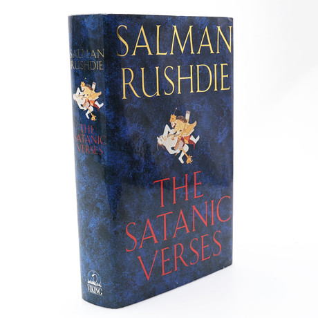 SALMAN RUSHDIE'S THE SATANTIC VERSES 1988. på auktion hos Crafoord Auktioner Lund