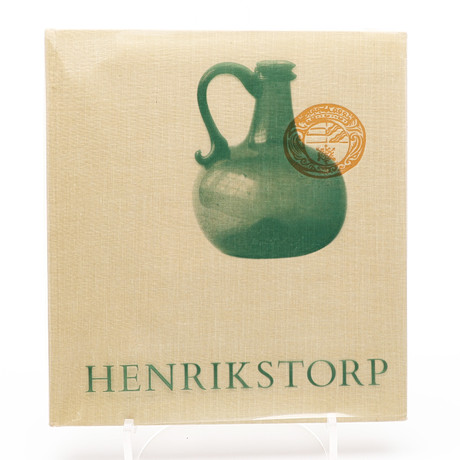 GLAS. HENRIKSTORP - DET SKÅNSKA GLASBRUKET 1691-1760. på auktion hos Crafoord Auktioner Lund