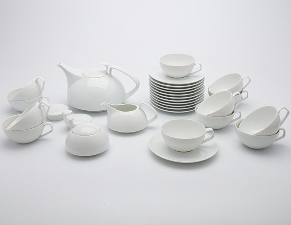 WALTER GROPIUS 1883-1969 & LOUIS MCMILLEN 1916-1998. TESERVIS, "TAC", 15 DELAR, PORSLIN, ROSENTHAL, DESIGNAD 1 på auktion hos Crafoord Auktioner Lund