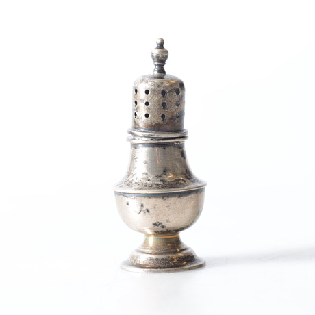 STRÖARE, silver, Walker & Hall, Birmingham, 1946. Totalvikt ca 22,9 gram. på auktion hos Gomér & Andersson Nyköping