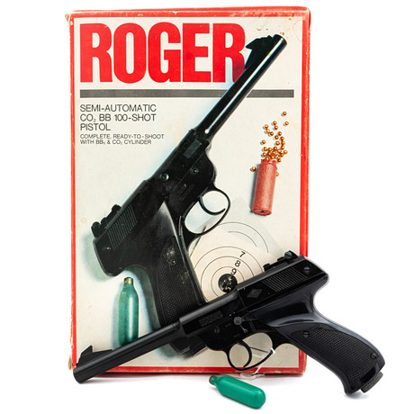 LUFTPISTOL, "Roger Semi-Automatic CO₂ BB 100-Shot", Mondial, Modesto Molgora, Italien. på auktion hos Norrlands Auktionsverk