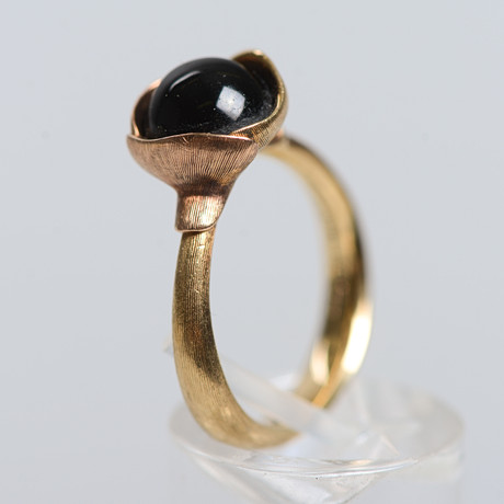 CHARLOTTE LYNGGAARD. Ring, "Lotus 1", 18K guld, Ole Lynggaard. på auktion hos Formstad Auktioner