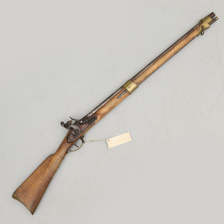 FLINTLÅSGEVÄR, svenskt, studsare, Carl Gustaf Stads Faktori, för fältjägare. på auktion hos Crafoord Auktioner Malmö