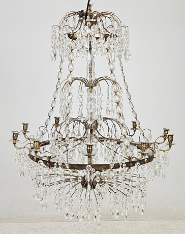 LJUSKRONA, Haga-modell, sengustaviansk stil, 1800/1900-tal, höjd ca. 95 cm. på auktion hos Auktionshuset Thörner & Ek
