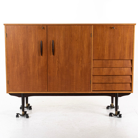 SIDEBOARD, teak med svärtade detaljer, Ikea, 1960-tal. på auktion hos Handelslagret Auktionsservice