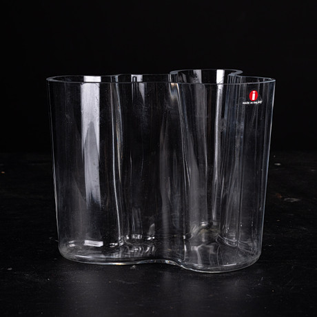 ALVAR AALTO. Vas, "Savoy", Iittala. på auktion hos Handelslagret Auktionsservice