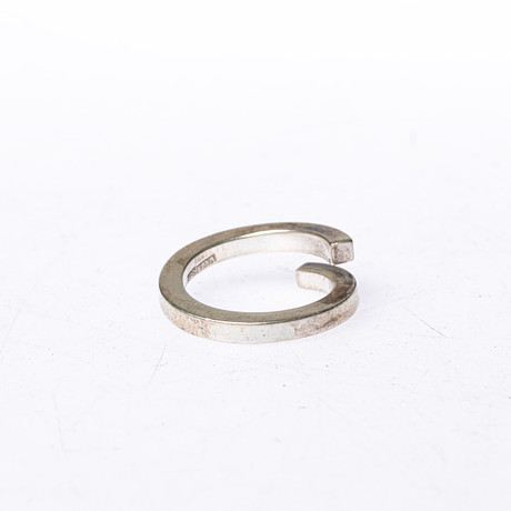 EFVA ATTLING. Ring, sterlingsilver, "Twist", signerad. på auktion hos Handelslagret Auktionsservice