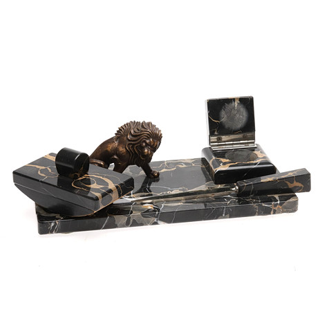 SKRIVBORDSUPPSATS. 3 delar. Sten och metall, 1900-tal. på auktion hos Örebro Stadsauktioner
