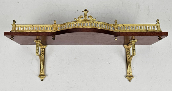 HYLLA, Louis XVI-stil, 1900-tal. på auktion hos Auktionshuset Thörner & Ek
