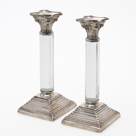 LJUSSTAKAR, ett par, nysilver samt glas, Topazio, Portugal. på auktion hos Auktionsmagasinet Vänersborg