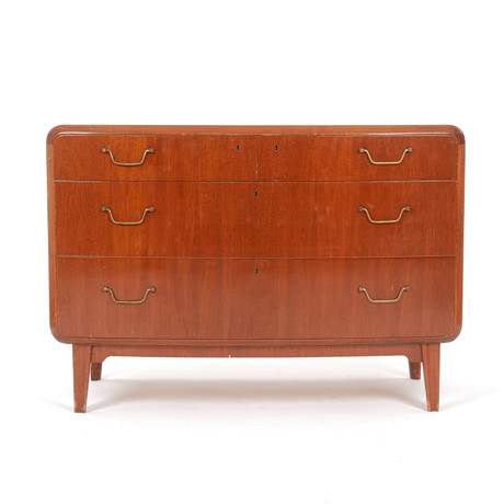 AXEL LARSSON. TILLSKRIVEN. Byrå, fyrlådig, Swedish Modern, Bodafors, 1940-tal. på auktion hos Auktionsfirma Kenneth Svensson i Kalmar