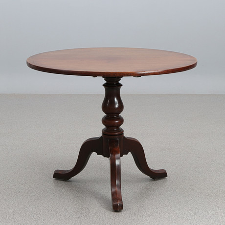 FÄLLBORD. Mahogny. England, 1800-tal. på auktion hos Skånes Auktionsverk