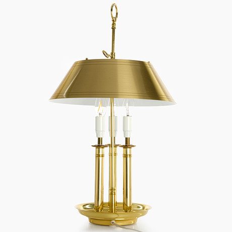 BORDSLAMPA, Bouillotte-modell, ÖIA, 1900-talets andra hälft, mässingsplåt, tre ljuspunkter. på auktion hos Crafoord Auktioner Stockholm