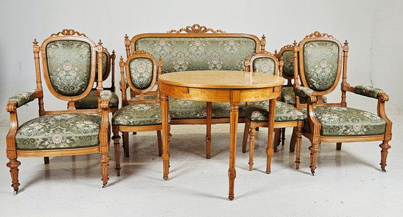 SALONGSGRUPP, 8 delar, Louis XVI-stil, 1900-tal. på auktion hos Auktionshuset Thörner & Ek