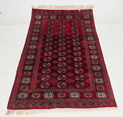 MATTA, orientalisk, Bokhara, ca. 180x118 cm. på auktion hos Auktionshuset Thörner & Ek