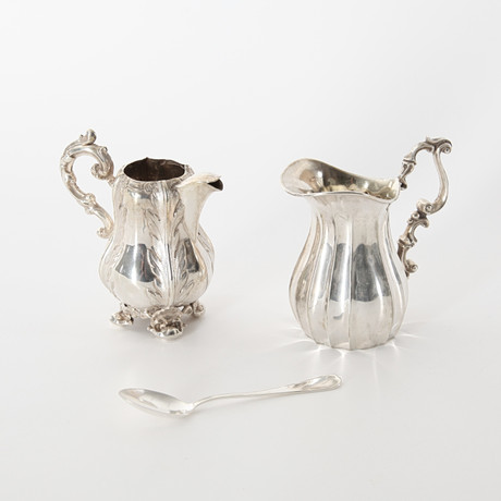 CHRISTIAN HAMMER. 1818-1905. Silverkannor, 2 st, samt en tesked 1959. på auktion hos Auktionsverket Engelholm