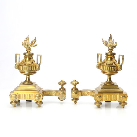 ELDHUNDAR, ETT PAR. Förgylld mässing. Louis XVI-stil, 18/1900-tal. på auktion hos Skånes Auktionsverk