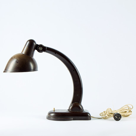 CHRISTIAN DELL. Bordslampa, bakelit, 1930-tal. på auktion hos Uppsala Auktionskammare