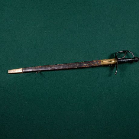 Huggvärja, svensk, m/1685-1832, med läderbalja. på auktion hos Mauritz Widforss