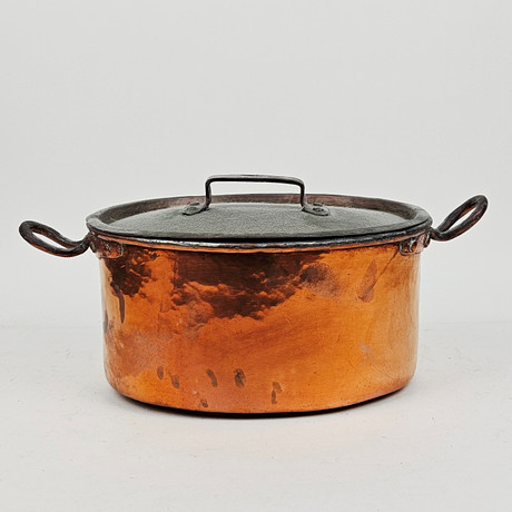 GRYTA MED LOCK, koppar, 1800-tal. på auktion hos Auktionshuset Thörner & Ek