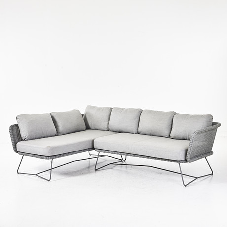 HÖRNSOFFA, 2000-tal, 2 moduler av Cane-line Design. på auktion hos Stockholms Auktionsverk Magasin 5