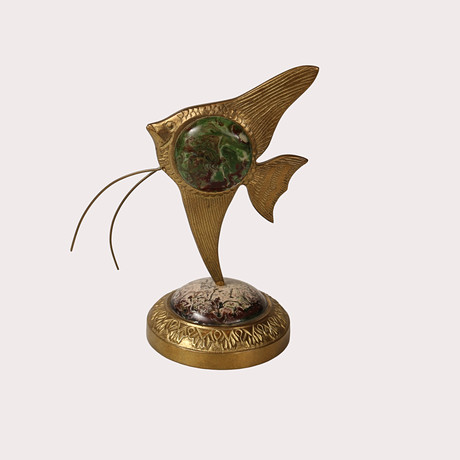 FISKSKULPTUR, SKALAR, metall, monteringar med polykroma cabochonslipade konststenar. 1900-talets tredje fjärde på auktion hos Limhamns Auktionsbyrå