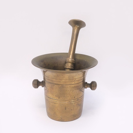 MORTEL, MÄSSING, SKULTUNA BRUK, OMKRING 1900. på auktion hos Björnssons Auktionskammare