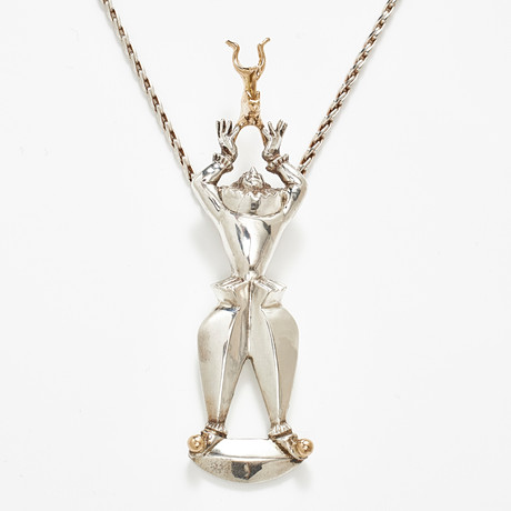 MARSHALL FREDERICKS. ”Acrobat Clown”, hänge med kedja, sterlingsilver, delvis förgyllt, USA 1990-tal. på auktion hos Stockholms Auktionsverk Magasin 5