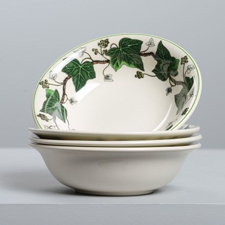 "NAPOLEON IVY", skålar, 4 st, Wedgwood, England. på auktion hos Formstad Auktioner
