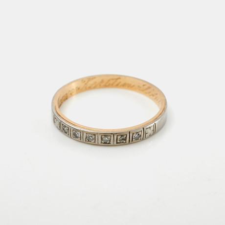 RING, 18 k vit- och rödguld, sex åttkantslipade diamanter, totalt ca 0,06 ct enligt gravyr, Ge-Kå-Smyckek G Ka på auktion hos Stockholms Auktionsverk Sickla