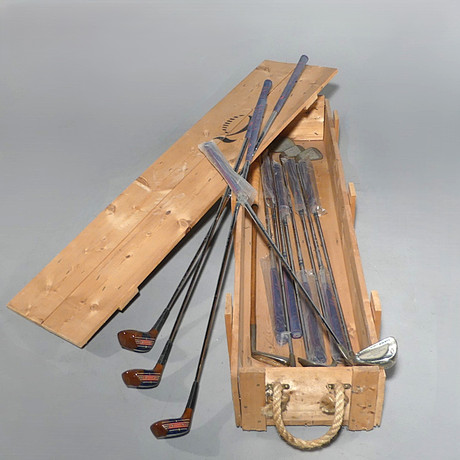 VINTAGE SWILKEN GOLFKLUBBOR. Komplett set QE2 Limited Edition Swilken Q2 golfklubbor tillverkade av QE2 bronsp på auktion hos Lysekils Auktionsbyrå