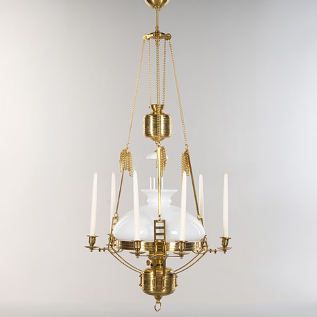 TAKFOTOGENLAMPA, "Tromtö", mässing och opalinglas, Karlskrona Lampfabrik. på auktion hos Stockholms Auktionsverk Magasin 5