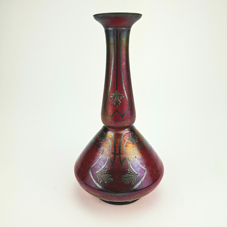VAS, glas, Art nouveau, sannolikt Harrachov, Tjeckien. på auktion hos Auktionshuset Thörner & Ek