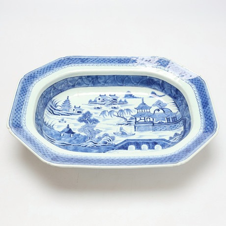UPPLÄGGNINGSFAT KINA JIAQING (1796-1820). på auktion hos Gomér & Andersson Jönköping