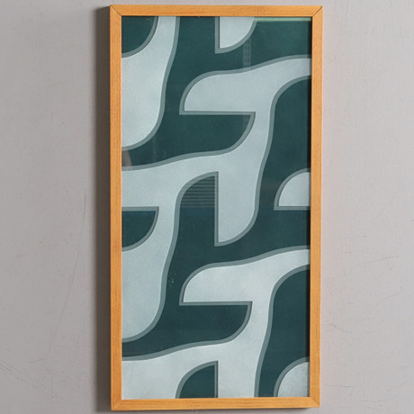 KRISTIN RAPP. "Lager på glas", bemålat glas, signerad a tergo, daterad 2005. på auktion hos Örebro Stadsauktioner