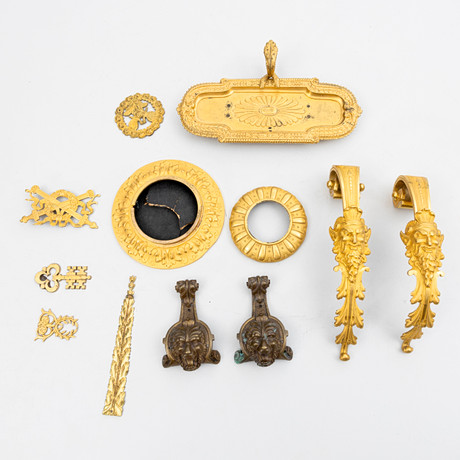 DEKORELEMENT,ca 11 delar, delvis brännförgylld brons, 1800-tal. på auktion hos Auktionshuset Kolonn